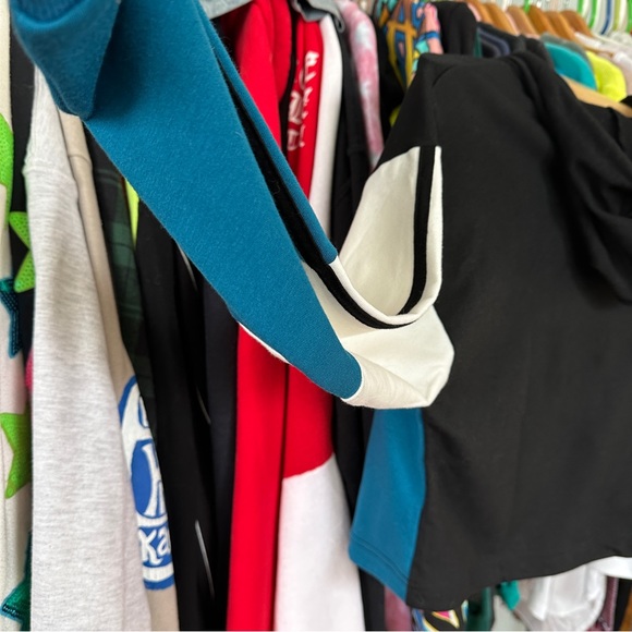 Heart & Hustle color block hoodie - Picture 5 of 5